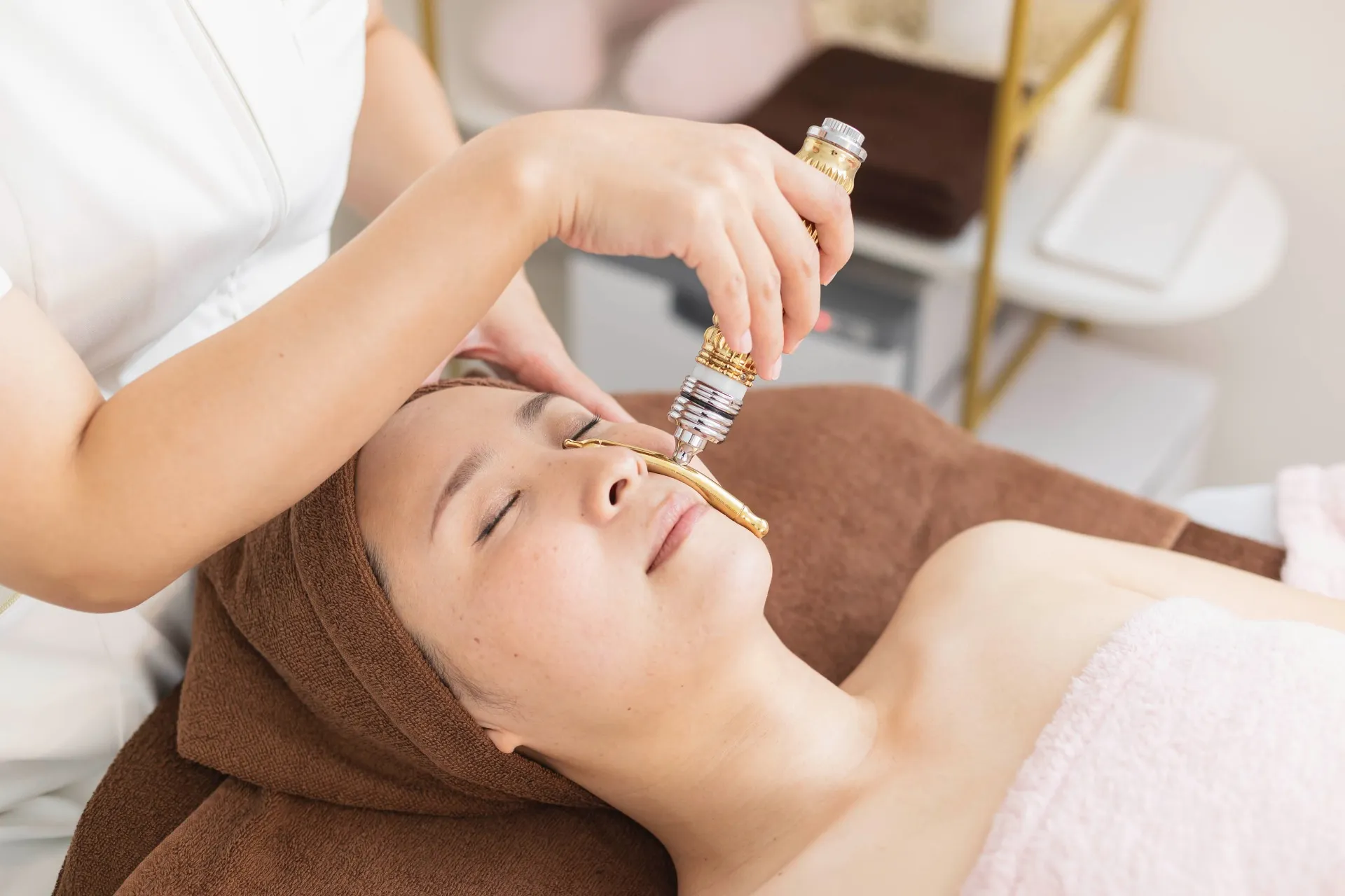 フェイスラインが変わる！小顔リンパケアの秘密✨